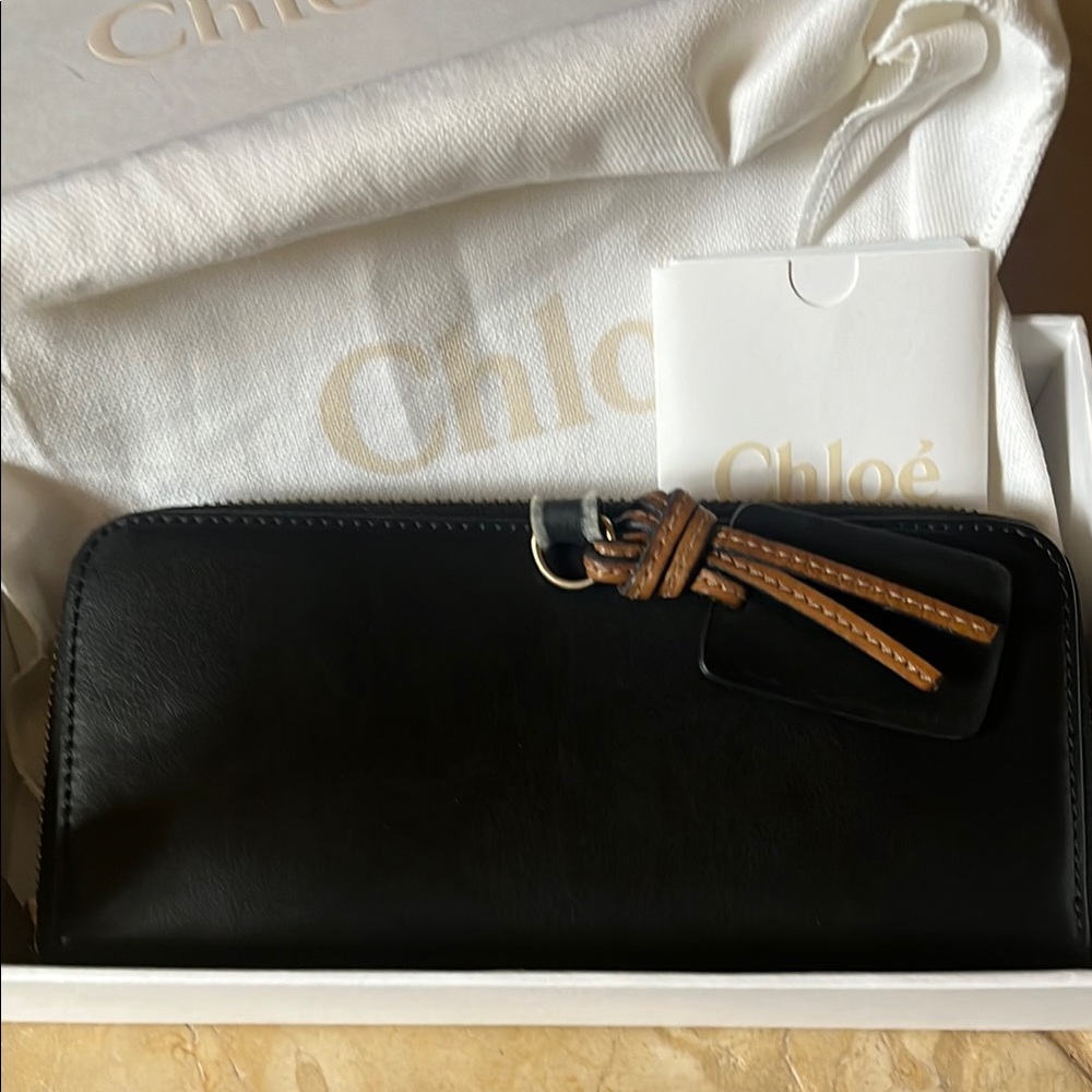 Black Leather Chloe Zippy Wallet EUC